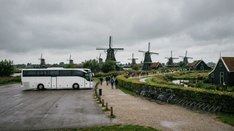 Coach group arriving at the windmills of Zaanse Schans on the budget half-day Amsterdam windmill tour